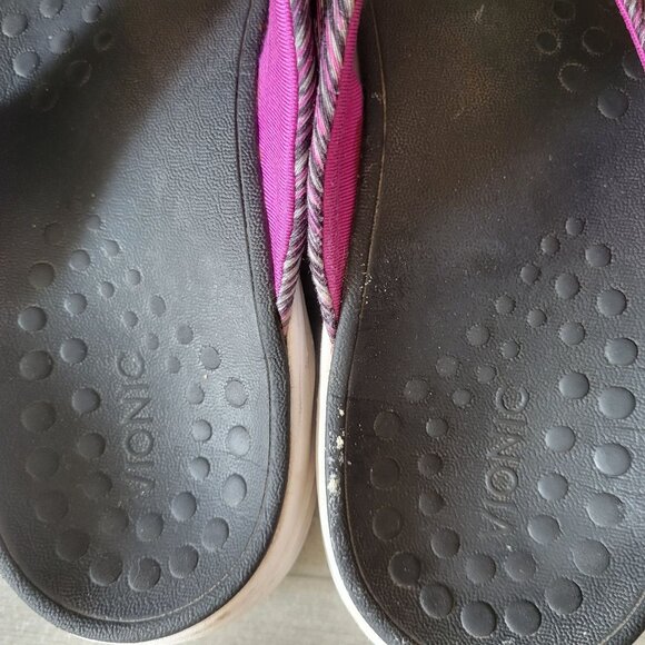 Vionic Womens Thong Sandals Size 8 Black & Pink With Textured Footbed - Picture 4 of 6